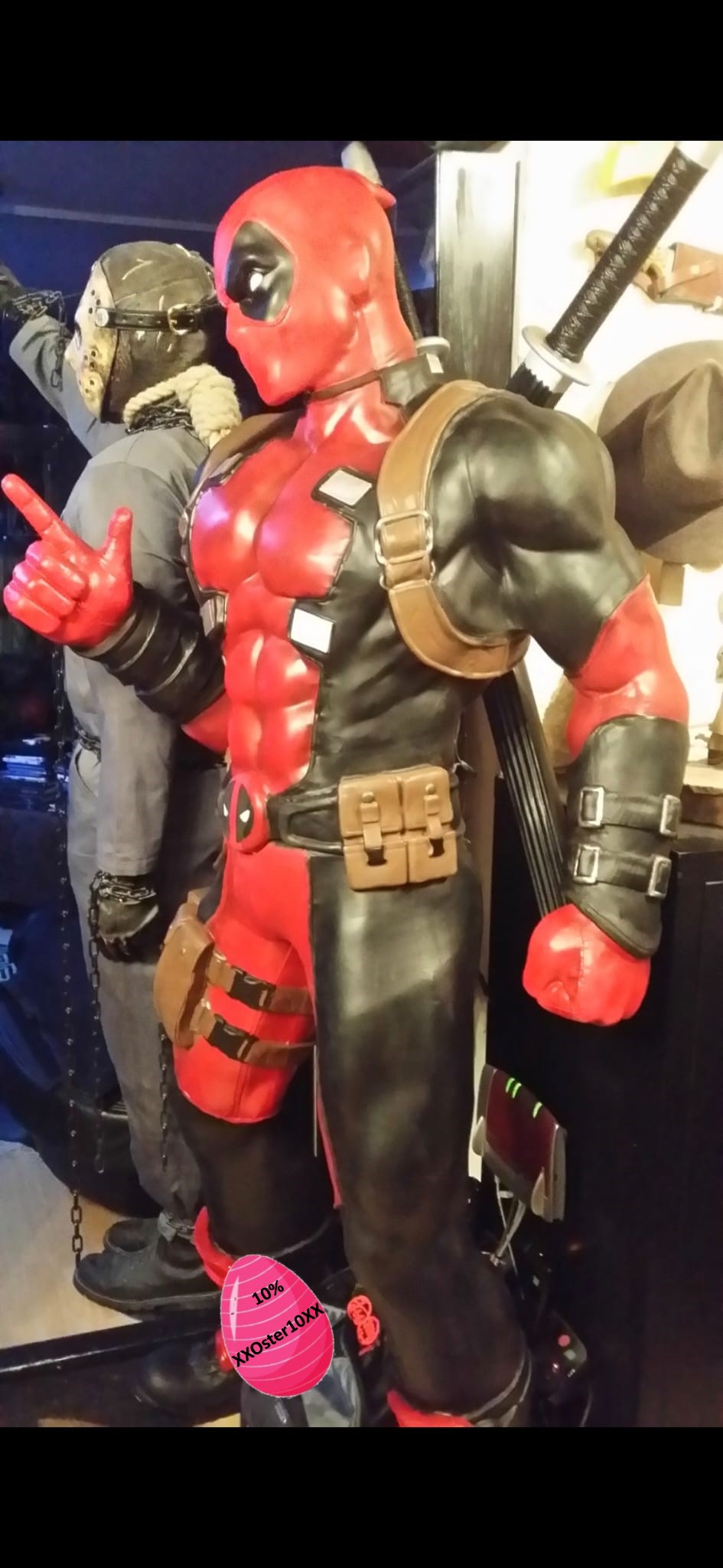 Dead-Code Marvel Classics - Deadpool Life-Size Foam Replica